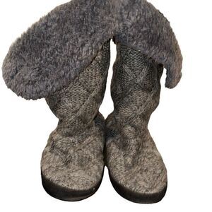 Muk Luks Ladies 7-8 Medium Gray Knit Faux Fur Lined Side Button Slipper Booties
